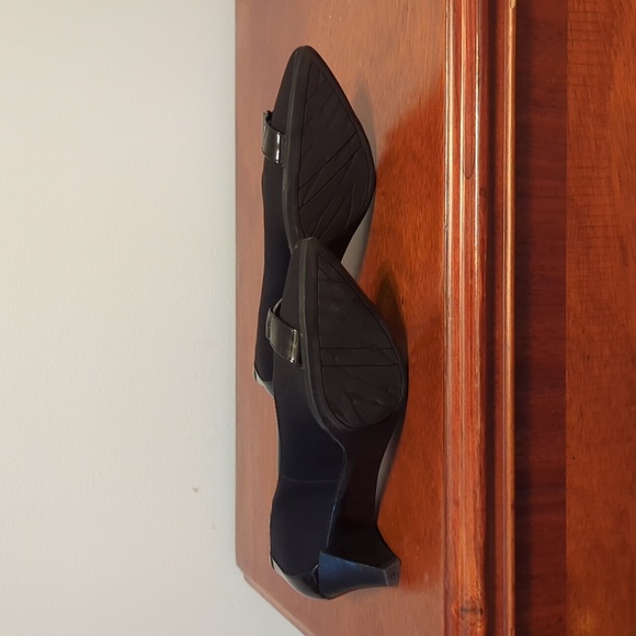 Anne Klein pumps - Picture 5 of 6